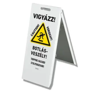 Vigyázz! Botlásveszély! szétnyitható tábla (ISO 7010-W007 piktogram + három nyelvű felirat)